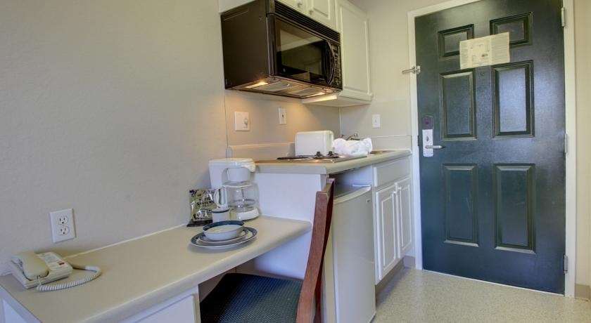 Intown Suites Extended Stay Greensboro Nc - Lanada Room photo
