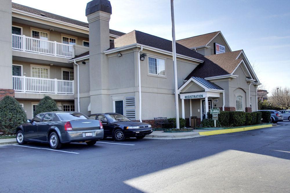 Intown Suites Extended Stay Greensboro Nc - Lanada Exterior photo