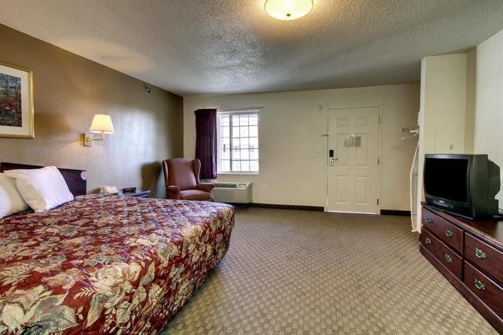 Intown Suites Extended Stay Greensboro Nc - Lanada Exterior photo
