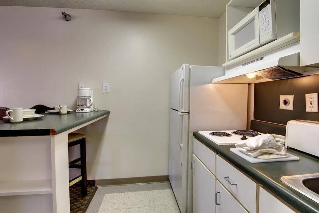 Intown Suites Extended Stay Greensboro Nc - Lanada Exterior photo