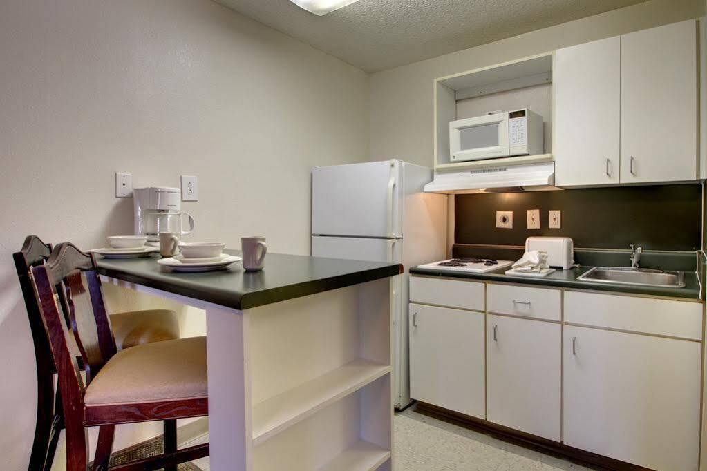 Intown Suites Extended Stay Greensboro Nc - Lanada Exterior photo